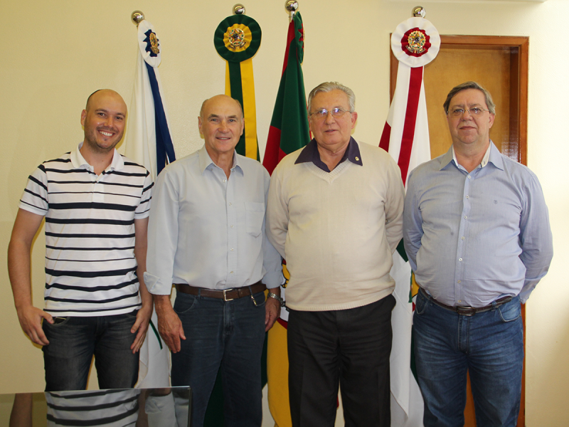 PREFEITO RECEBE DIRETORIA DO DINÂMICO UNOPAR